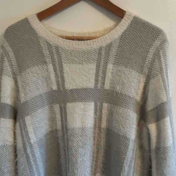 Joseph A. VGUC soft white and light grey eyelash sweater, plaid - Picture 2 of 9